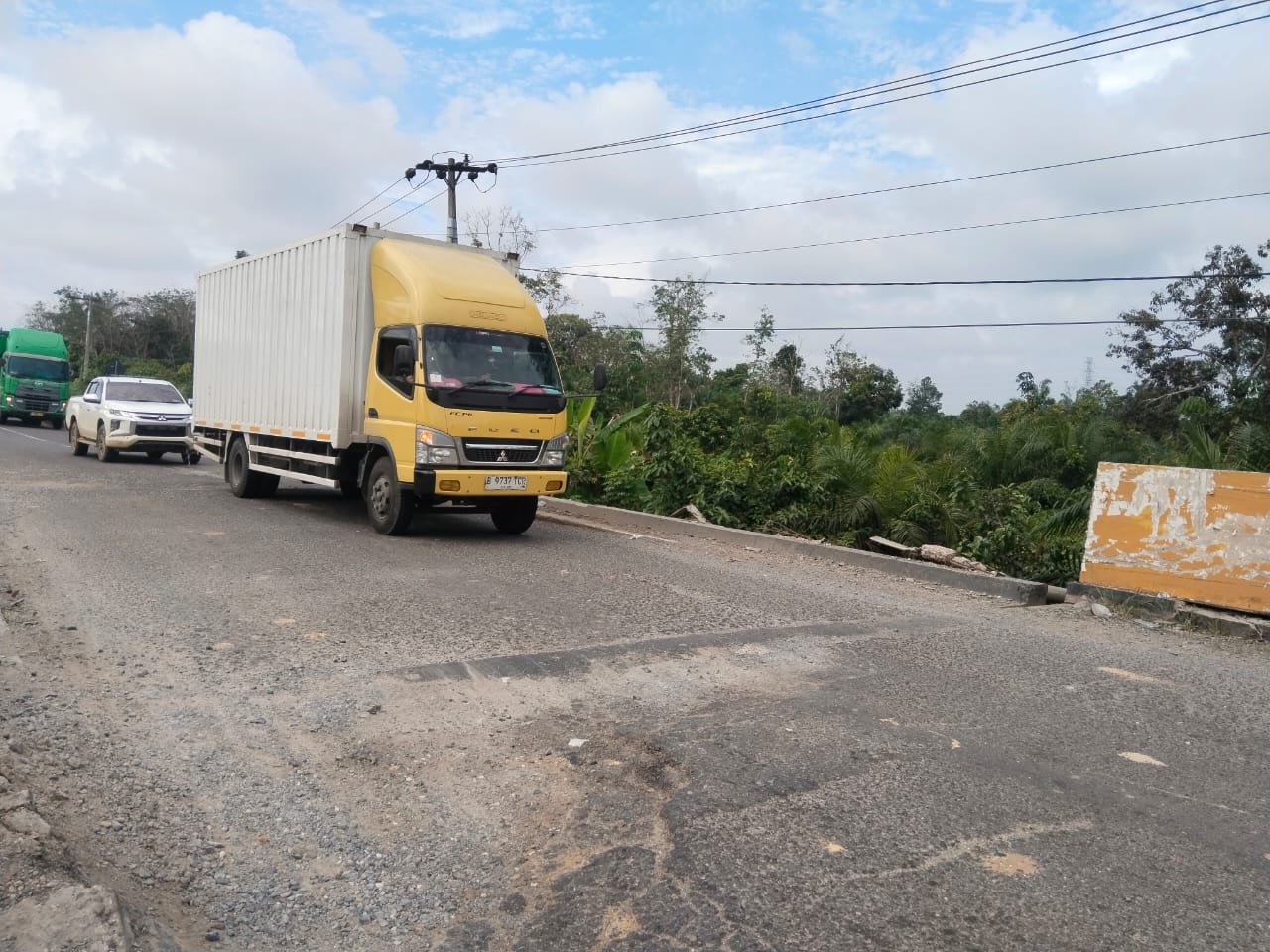 Kondisi jalan Sei Seko yang memprihatinkan