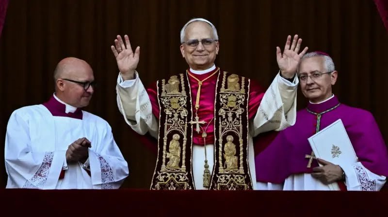Kardinal Robert Prevost atau yang akan dikenal Paus Leo XIV ketika di balkon Basilika Santo Petrus