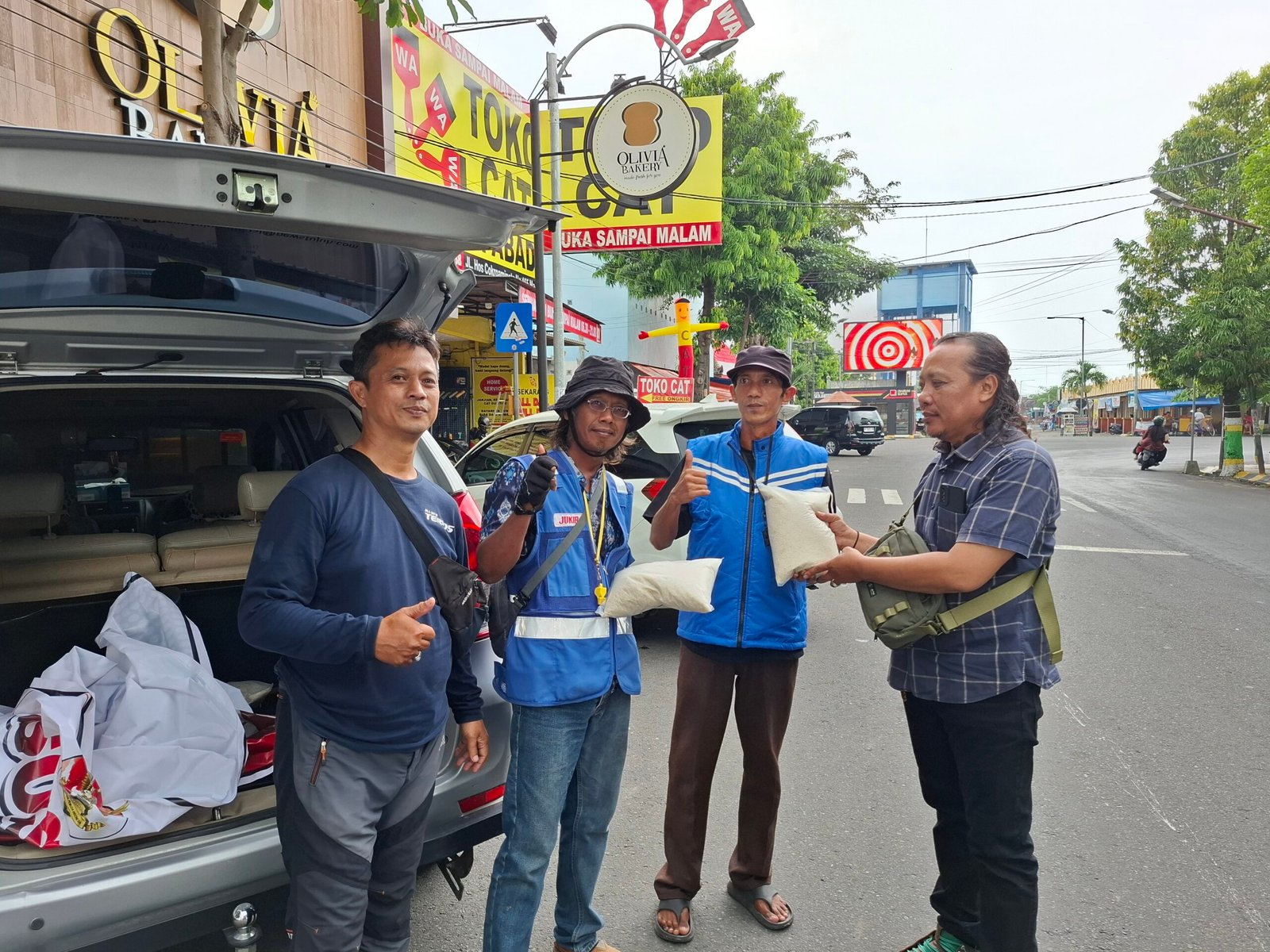 RGPI Madiun raya bagikan beras ke juru parkir