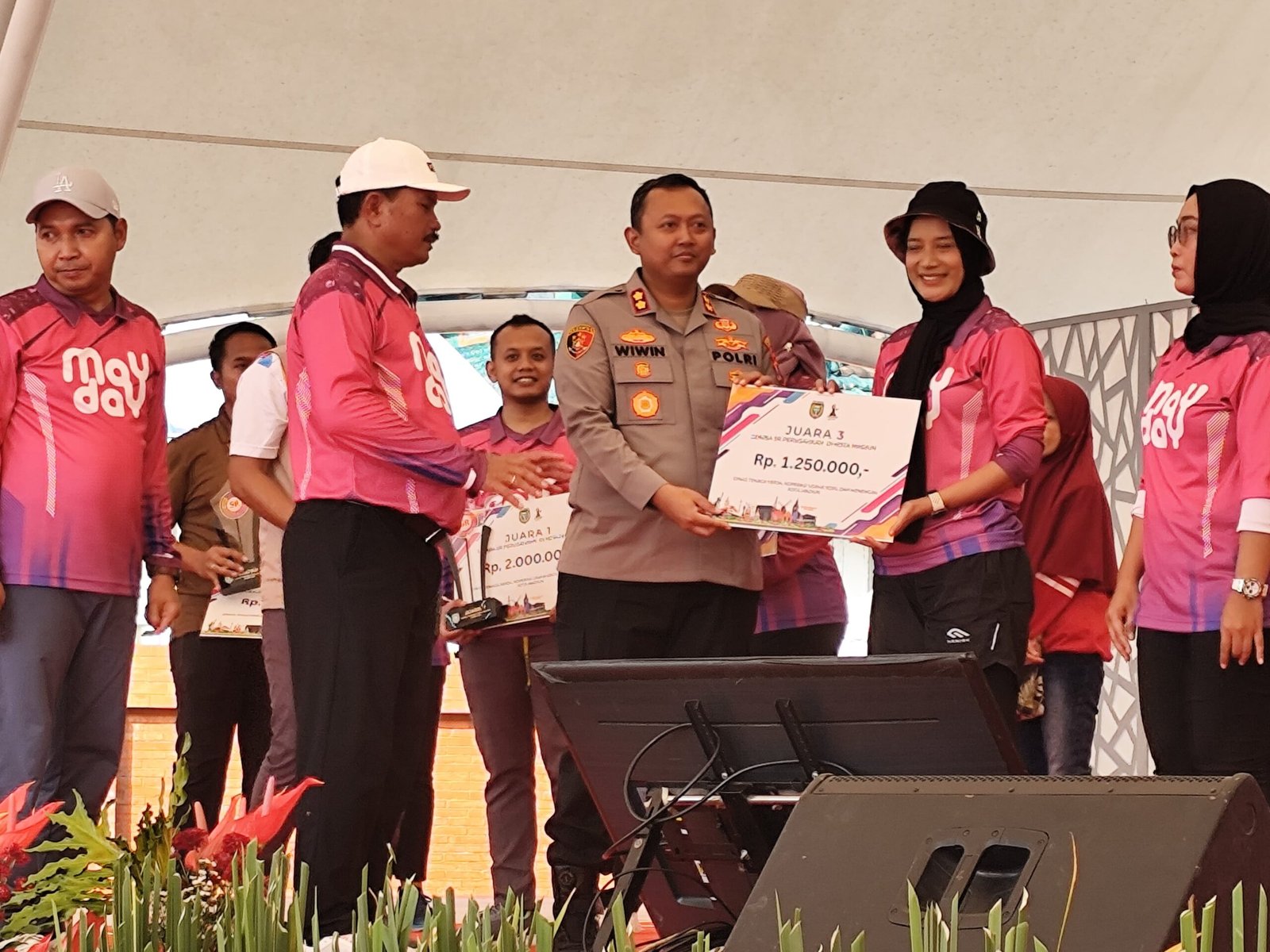 Kapolres Madiun Kota berikan penghargaan kepada pekerja inspiratif