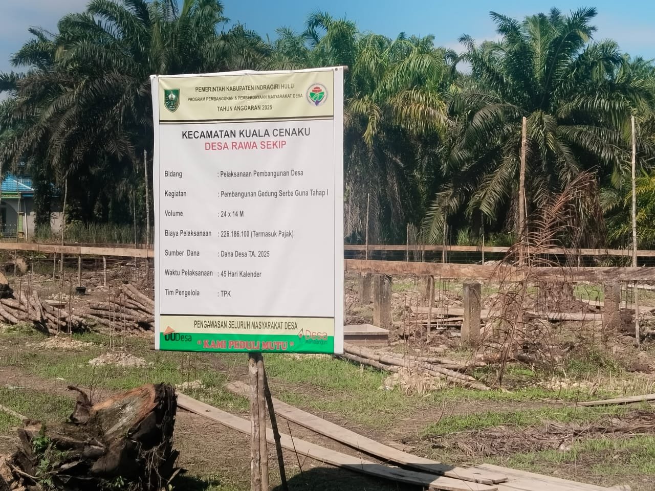 Papan pekerjaan gedung setba guna Desa Rawa Sekip