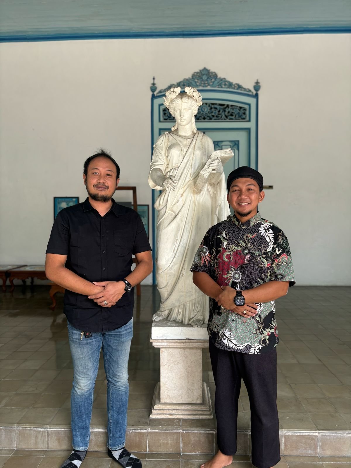 Owmer Neo Sangkal Putung bersama Putra Mahkota Kasunanan Hadiningrat