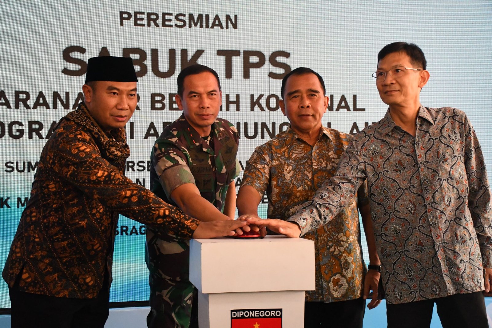 Pangdam IV Diponegoro resmikan sumur bor di Sragen