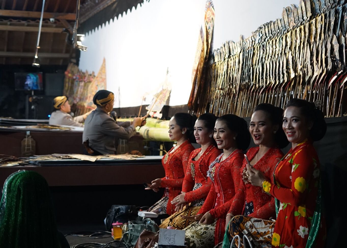 Anggota Polisi yang ternyata seorang dalang