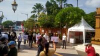 Massa Aksi F Gertak gelar demo di depan PSC Madiun
