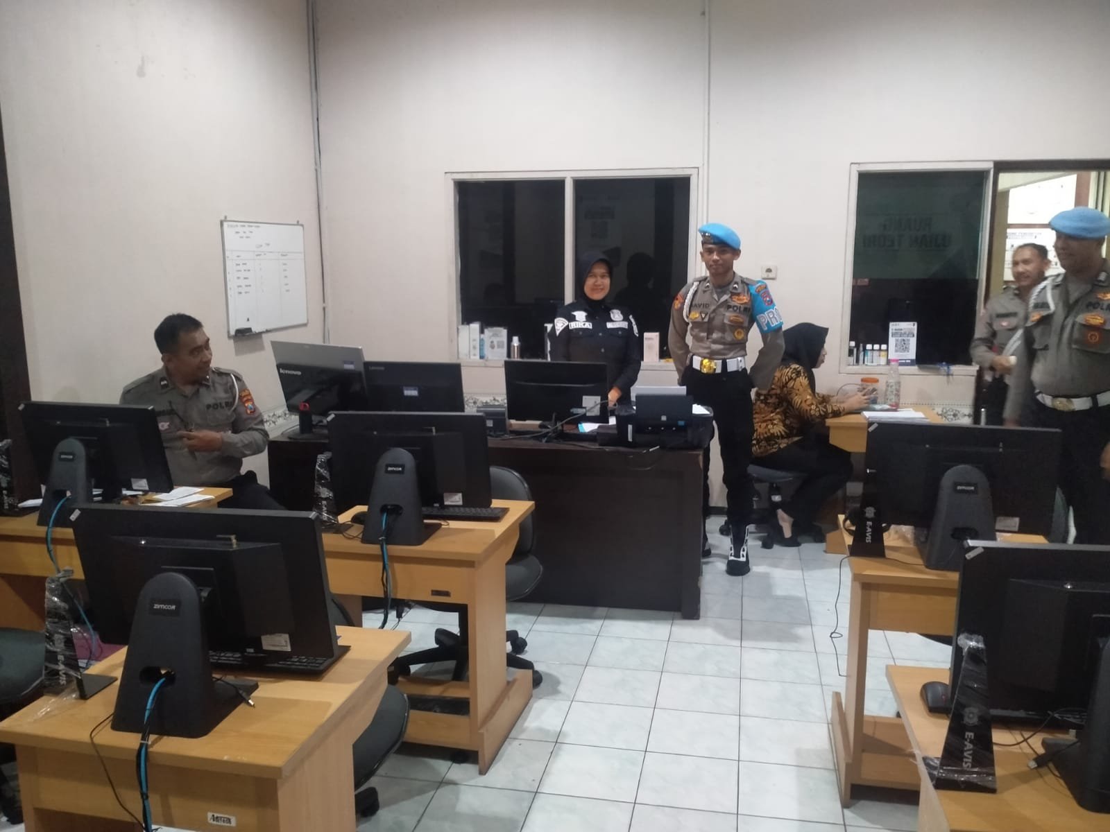 Pelayanan SIM di Satpas Gresik berjalan sesuai prosedur