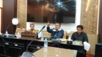 Baihaki Akbar ketika audensi dengan DPRD Jatim