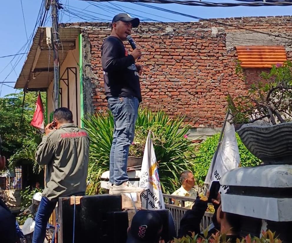 Sekjen AMI Abdul Azis ketika orasi