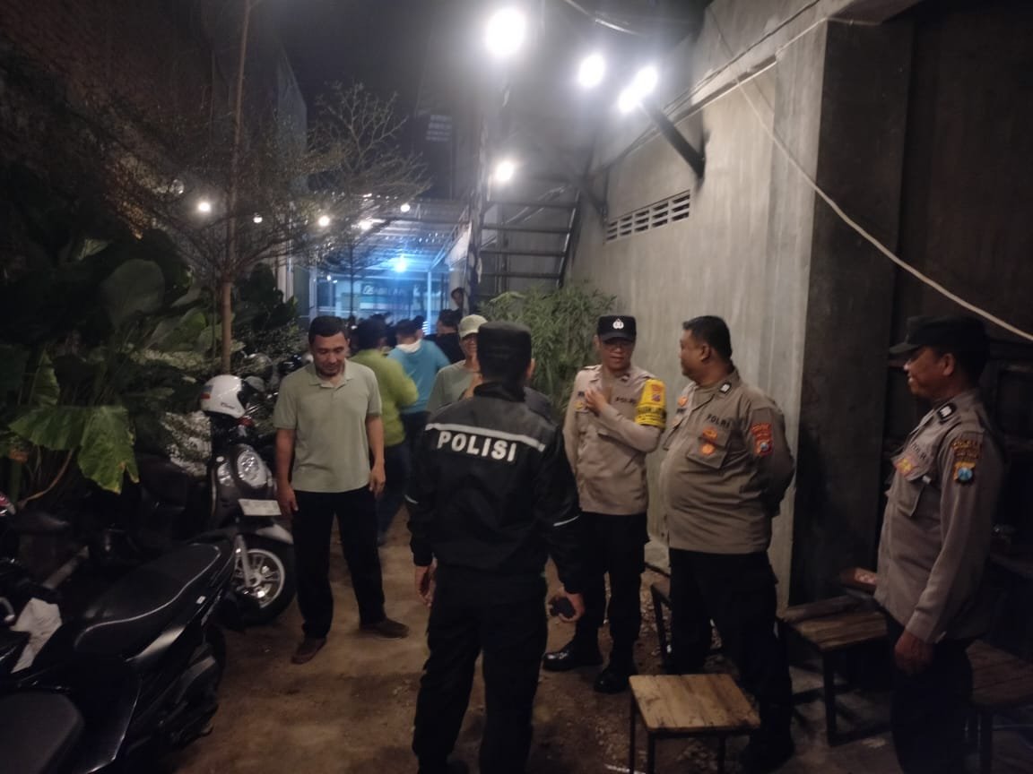Anniversary Madiun Putra Fc di warung salah konsep madiun