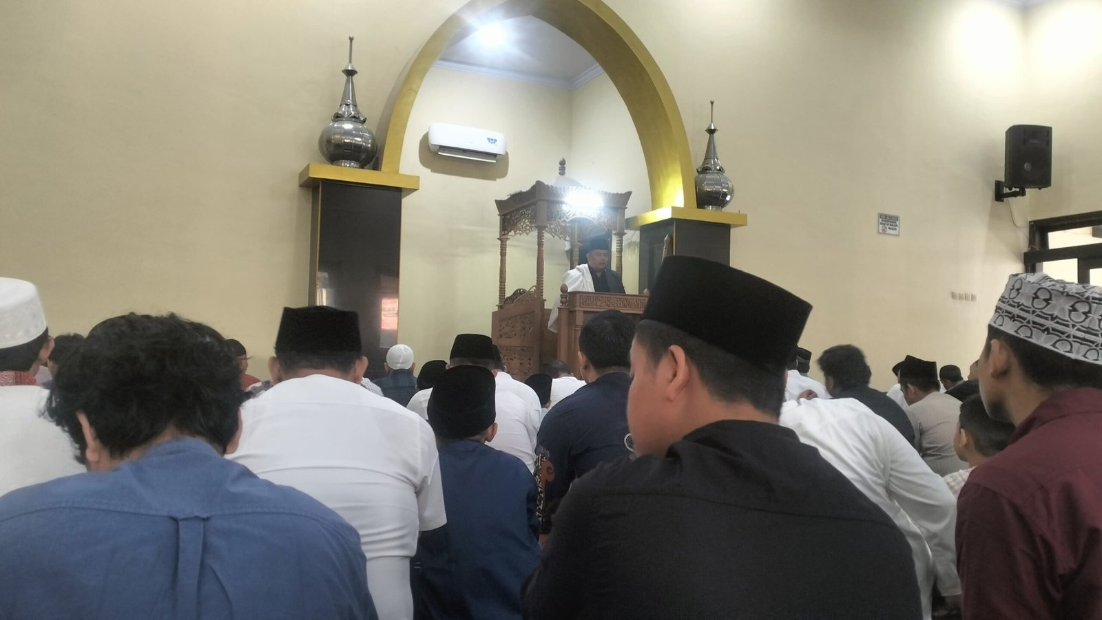 Polres Madiun Kota melaksanakan sholat Ied