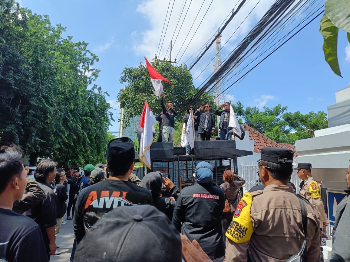AMI ketika menggelar orasi dan demo besar besaran di Surabaya (Foto : Dok,NewsTujuh)
