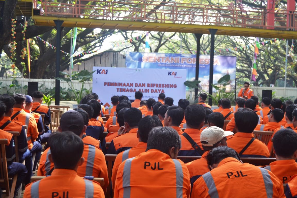 Tomy,selaku perwakilan PT Ka Property Management Area 7 ketika memberikan materi pembinaan (Foto : Yog,News7)