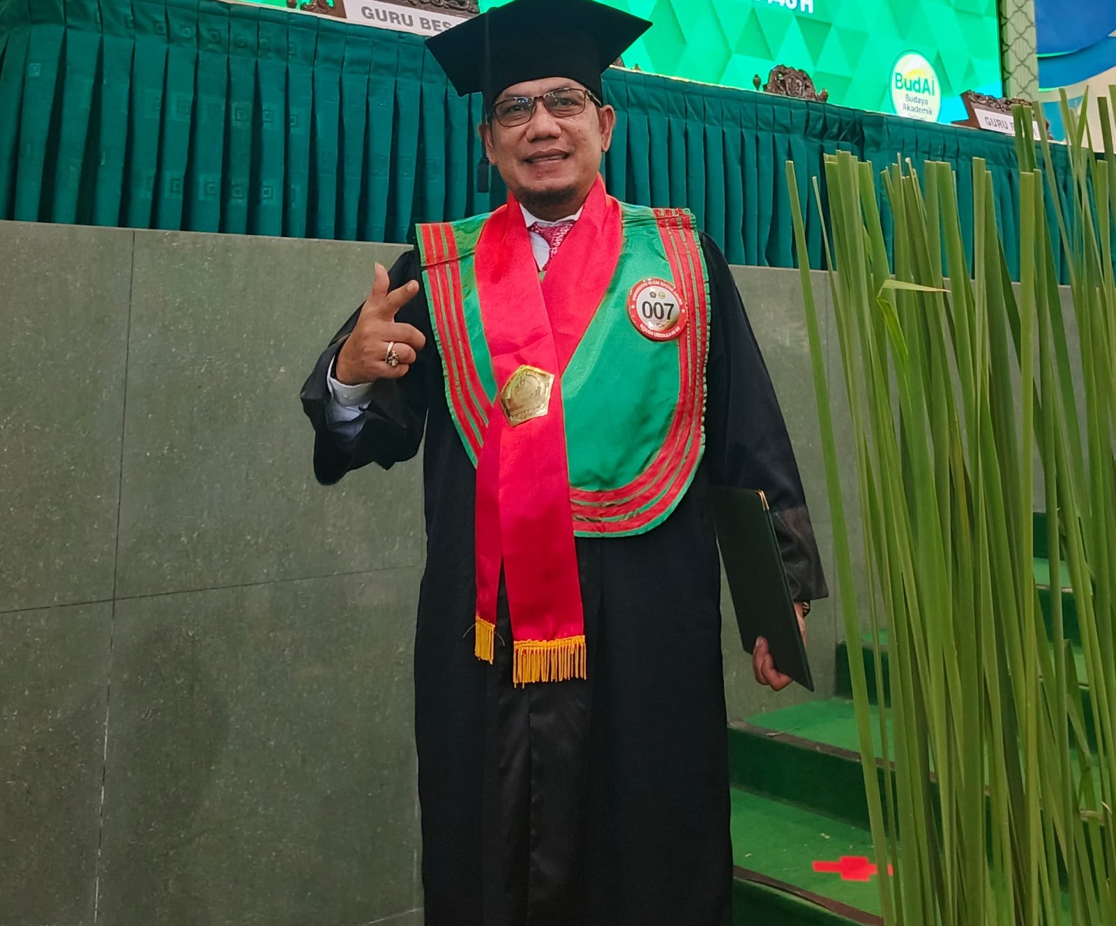 Dr.KRA.Suratno Pradotodiningrat SH.,MH