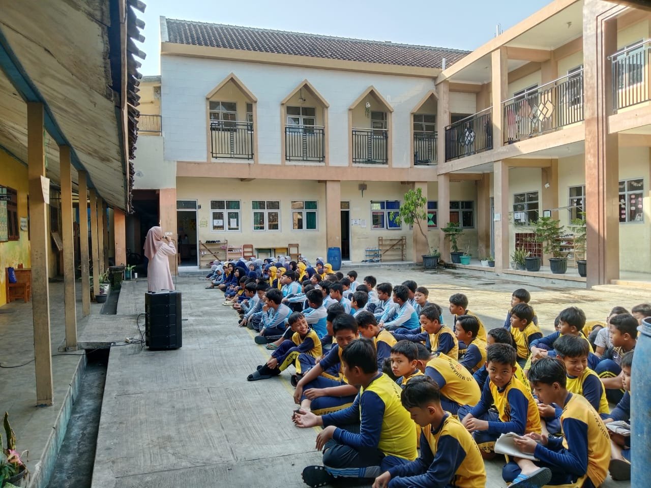Para siswa mengikuti kegiatan public speaking, leadership dan juga adab Islam (Foto : Nugie,NewsTujuh)