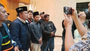 Baihaki ketika jumpa pers,kecam impunitas terhadap sipir Lapas Pemuda Madiun yang selundupkan narkoba (Foto : Nw,NewsTujuh)