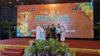 Azriel Putra Perdana dan Lathifah Lubna mendapatkan beasiswa pendidikan ke SMA IT Nur Hidayah Sukoharjo (Foto : Nugi,NewsTujuh)