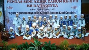 Acara pentas akhir TA 2024/2025 KB RA Taqiya Ke 17 bertema nguri uri budaya (Foto : Yus,NewsTujuh)