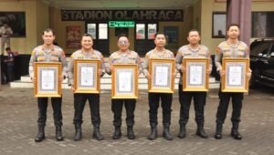 Jajaran Polres Polda Jawa Timur,salah satunya Kapolres Madiun Kota menerima penghargaan Yan Prima (Foto : Zack,NewsTujuh)