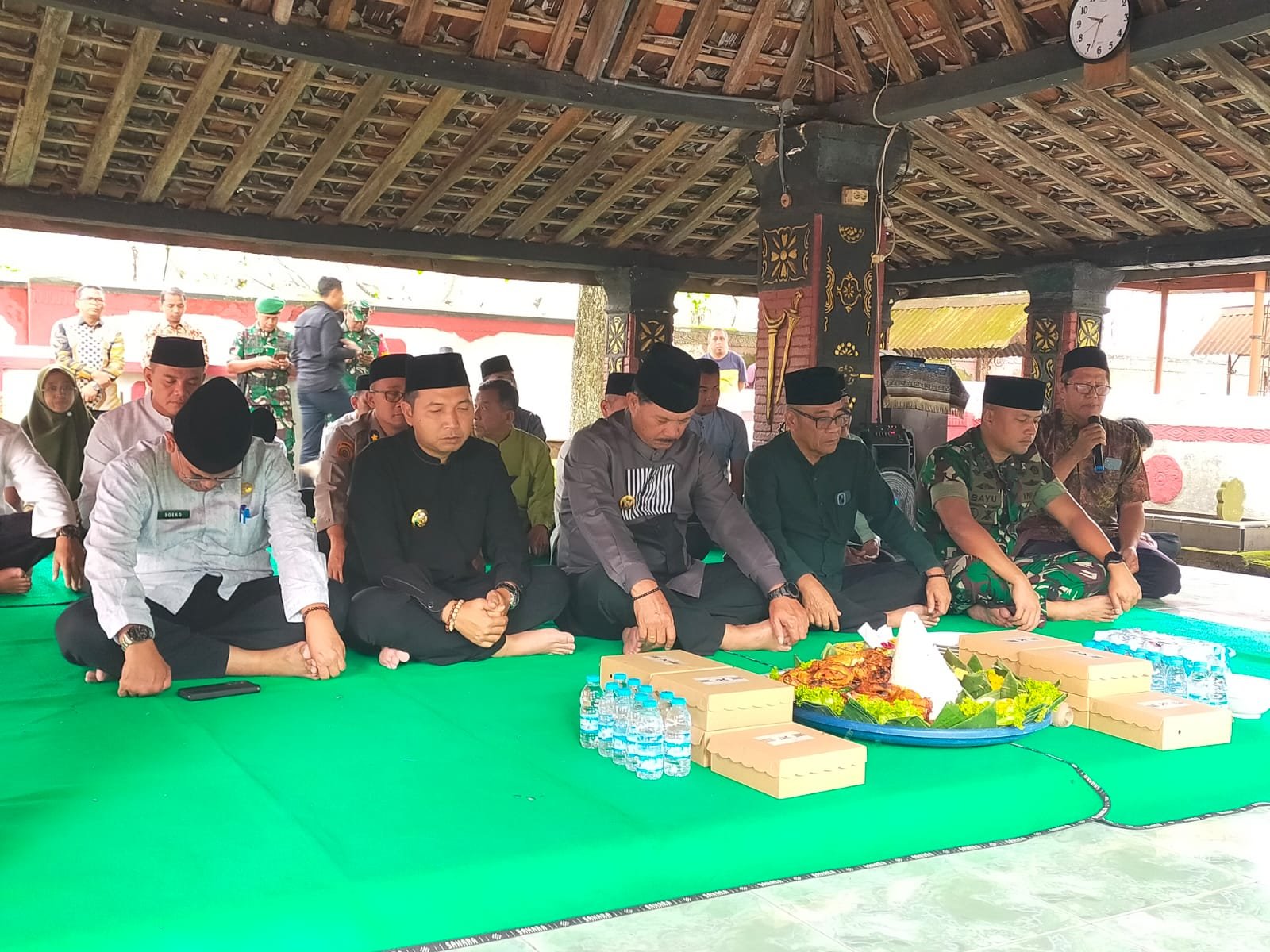 Peringati Hari Jadi ke 107 , Forpimda Kota Madiun melaksanakan ziarah ke mantan pemimpin daerah (Foto : Yog,NewsTujuh)