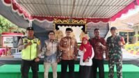 Market Day Kartasura didukung oleh Camat Kartasura Ikhwan (tengah) Kapolsek , Danramil dan juga CV Hutama Putra DR . KRA Suratno Pradotodiningrat SH.,MH (kedua dari kiri) (Foto : Yus,NewsTujuh)