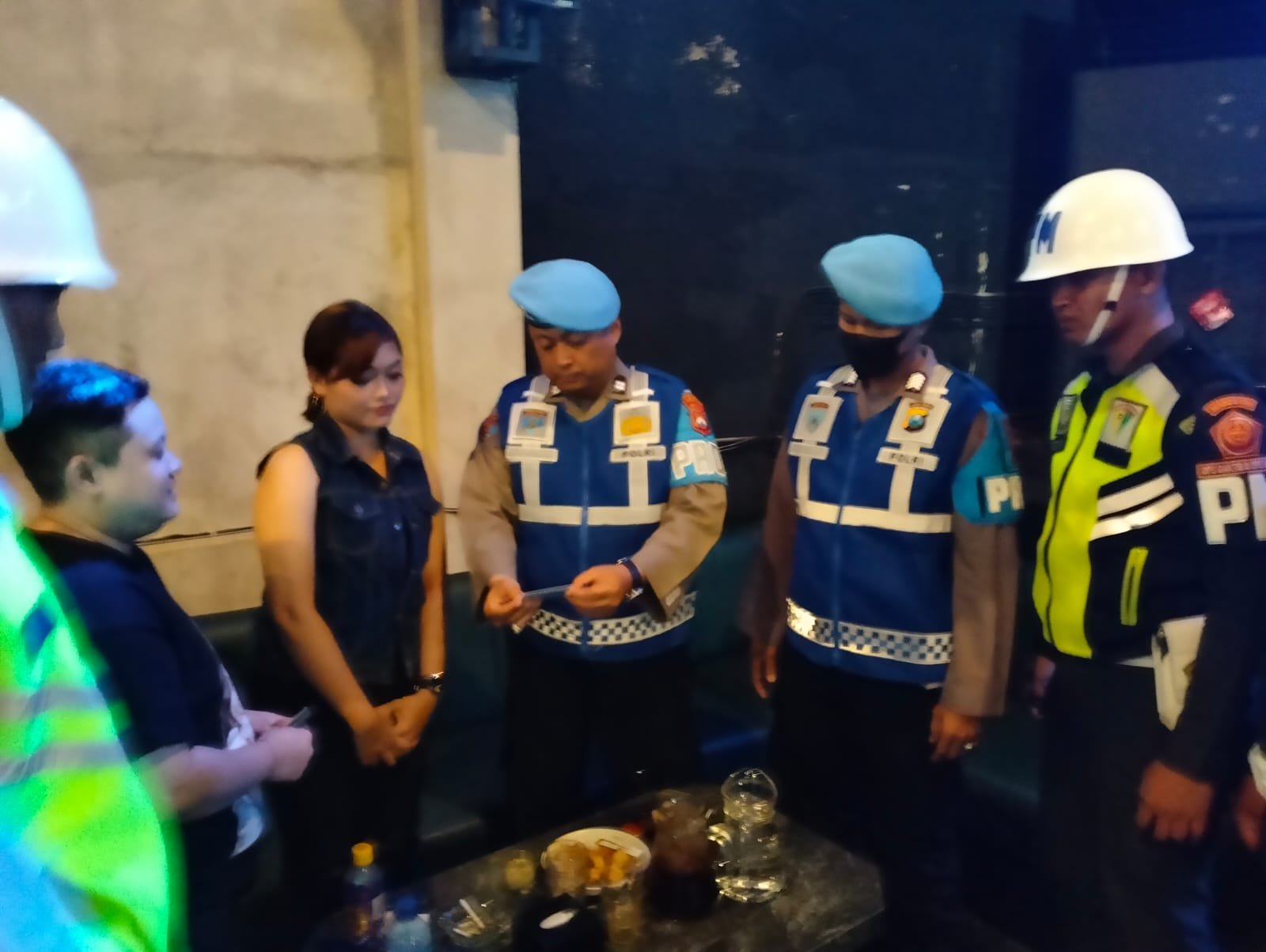 Razia penegakan ketertiban dan disiplin oleh aparat gabungan digelar di THM Kota Madiun (Foto : Zack,NewsTujuh)