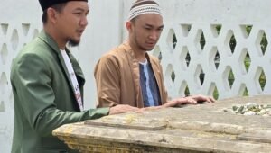 Sufyan Al Kayis saat bersama Sultan Deli ke 14 Sultan Mahmud Aria Lamantjii (Foto : Yus,NewsTujuh)