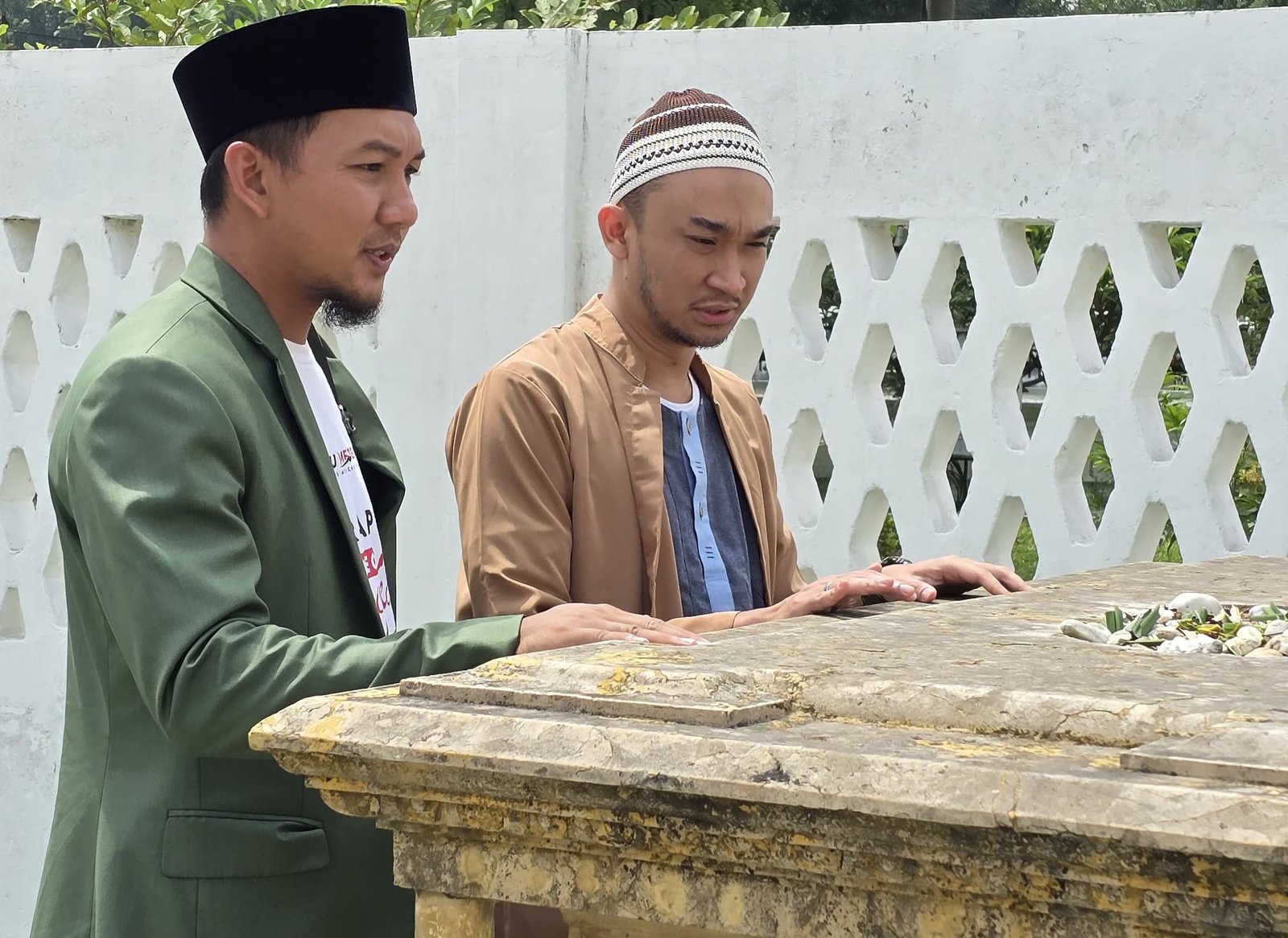Sufyan Al Kayis saat bersama Sultan Deli ke 14 Sultan Mahmud Aria Lamantjii (Foto : Yus,NewsTujuh)