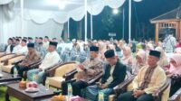 Walikota Madiun,Dandim,Kasat Binmas Polres Madiun Kota serta tokoh agama dan masyarakat hadiri Haflah Akhirusanah Tahun 2025 di Demangan Taman Kota Madiun Sabtu malam (Foto : Yog,NewsTujuh)