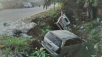 Mobil travel jenis Toyota Innova bertabrakan dengan mobil pick up jenis suzuki carry yang mengakibatkan empat orang alami luka luka (Foto : Teguh,NewsTujuh)