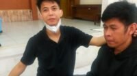 Brahmana Sanjaya ketika mengobati salah satu pasien (Foto : Nw,NewsTujuh)