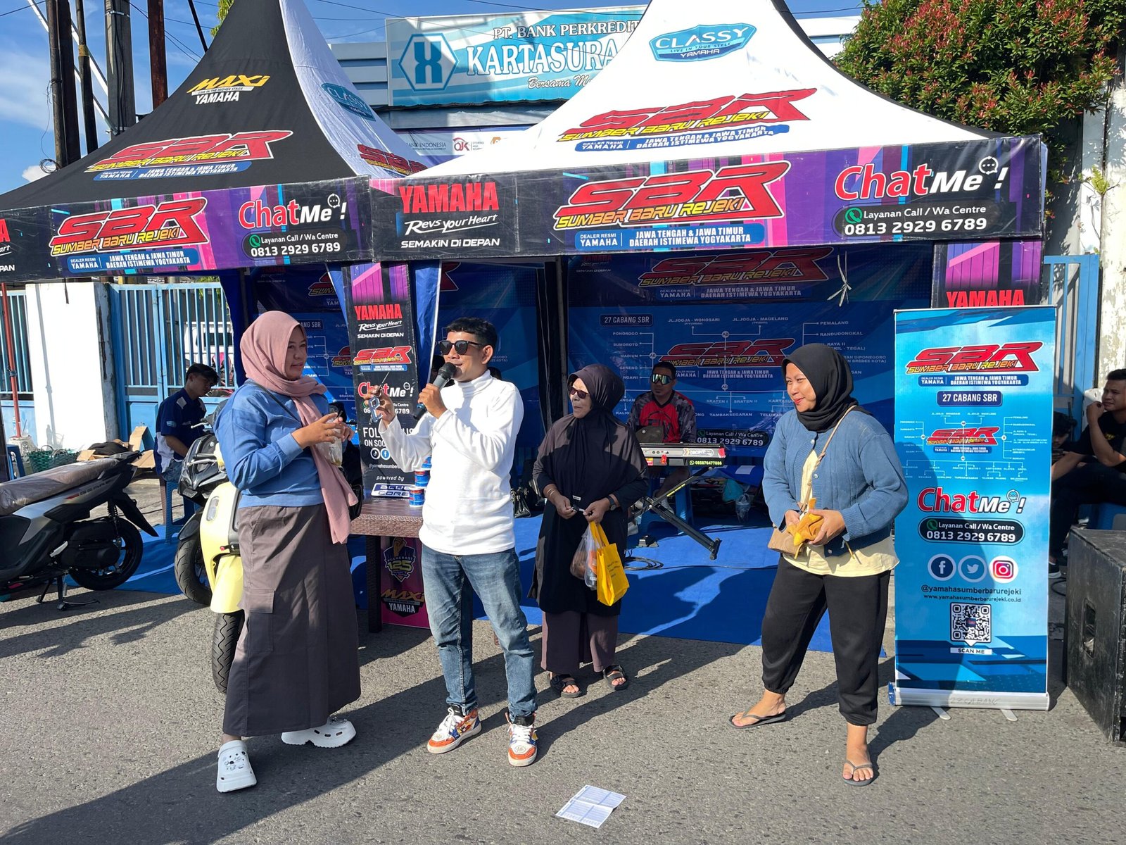 Suasana CFD Kartasura yang disertai promo motor dan gelaran musik dangdut oleh Yamaha SBR (Foto : Yus,NewsTujuh)