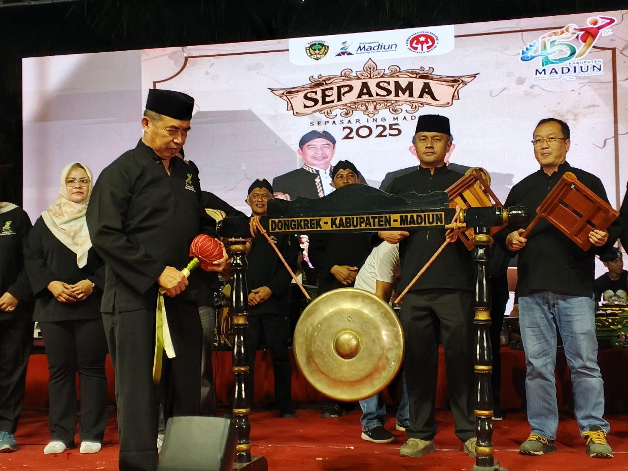 Bupati Madiun, Hari Wuryanto Membuka Sepasma di Alun-alun Reksogati Caruban. (Foto : Ist)