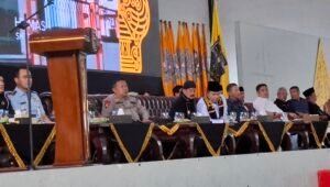 Hadir di Pengesahan Warga Baru PSHT 2025, Jenderal (Purn.) Dudung yang bersebelahan dengan Ketua Umum Moerdjoko (Foto : Nw,NewsTujuh)