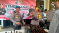 Pemeriksaan senpi dinas Polri Polres Madiun Kota (Foto : Zack,NewsTujuh)