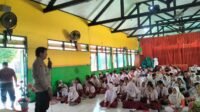 Satnarkoba anggota Polres Madiun Kota ketika memberikan pengarahan ke siswa SMP 12 Madiun (Foto : Yog,NewsTujuh)
