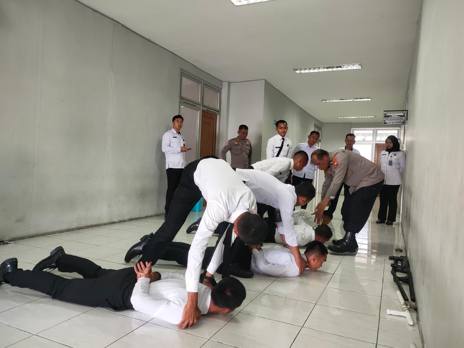 AKP Danar saat memberikan materi pelatihan di Lapas Pemuda Madiun (Foto : Yog,NewsTujuh)