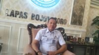 Kalapas Kelas llA Bojonegoro saat diwawancarai diruangannya (Foto : Istimewa)