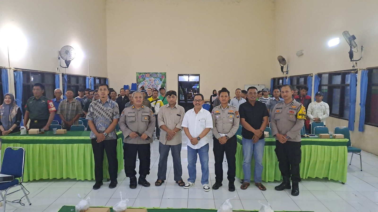 Petugas Polres Madiun Kota ketika melakukan sosialisasi di Aula Kelurahan Winongo (Foto : Zack,Newstujuh)