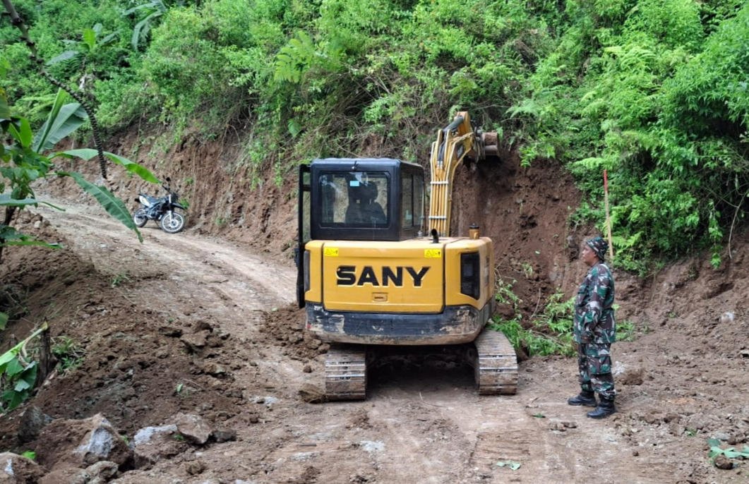 Kodim 0803/Madiun Bangun Infrastruktur dan Sambungkan Desa Terpencil ke Pusat Ekonomi. (Foto : Istimewa)