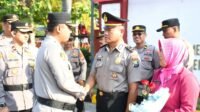 Kapolres Madiun Kota memimpin upacara kenaikan pangkat di Mako Polres Madiun Kota (Foto : Zack,NewsTujuh)