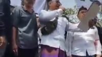 Bupati Sudewo saat orasi membacakan surat pengunduran dirinya (Foto : NewsTujuh)