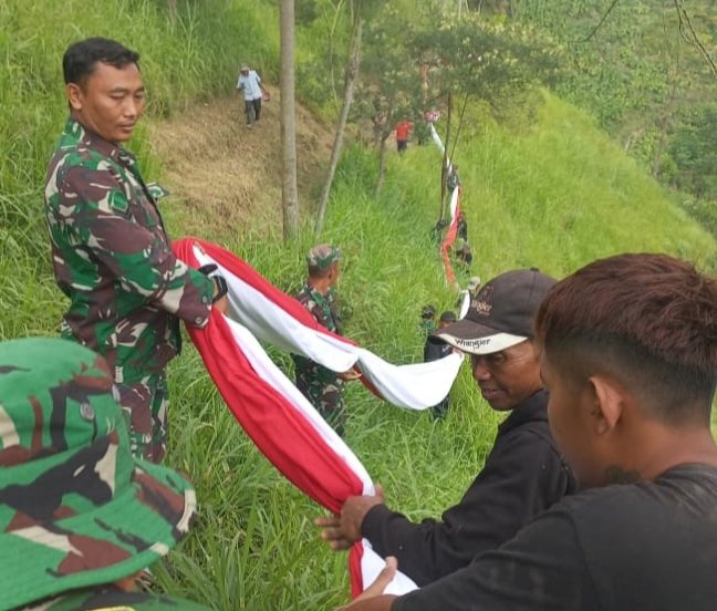 Peringati HUT ke-80 RI, TNI-Polri dan Warga Boyolali Gelar Pawai Merah Putih. (Foto : Nugi, NewsTujuh)
