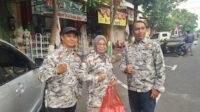 Anggota RGPI Madiun Raya bagikan nasi di sejumlah titik di wilayah Kota Madiun