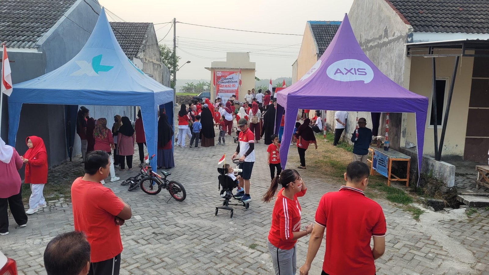 Meriahkan Kemerdekaan , Warga Perumahan Pilangrejo Permai Madiun Gelar Jalan Santai dan Senam Bersama 2 Antusiasme warga perumahan Pilangrejo Permai Madiun ikuti gelaran jalan sehat dan senam bersama (Foto : NewsTujuh)