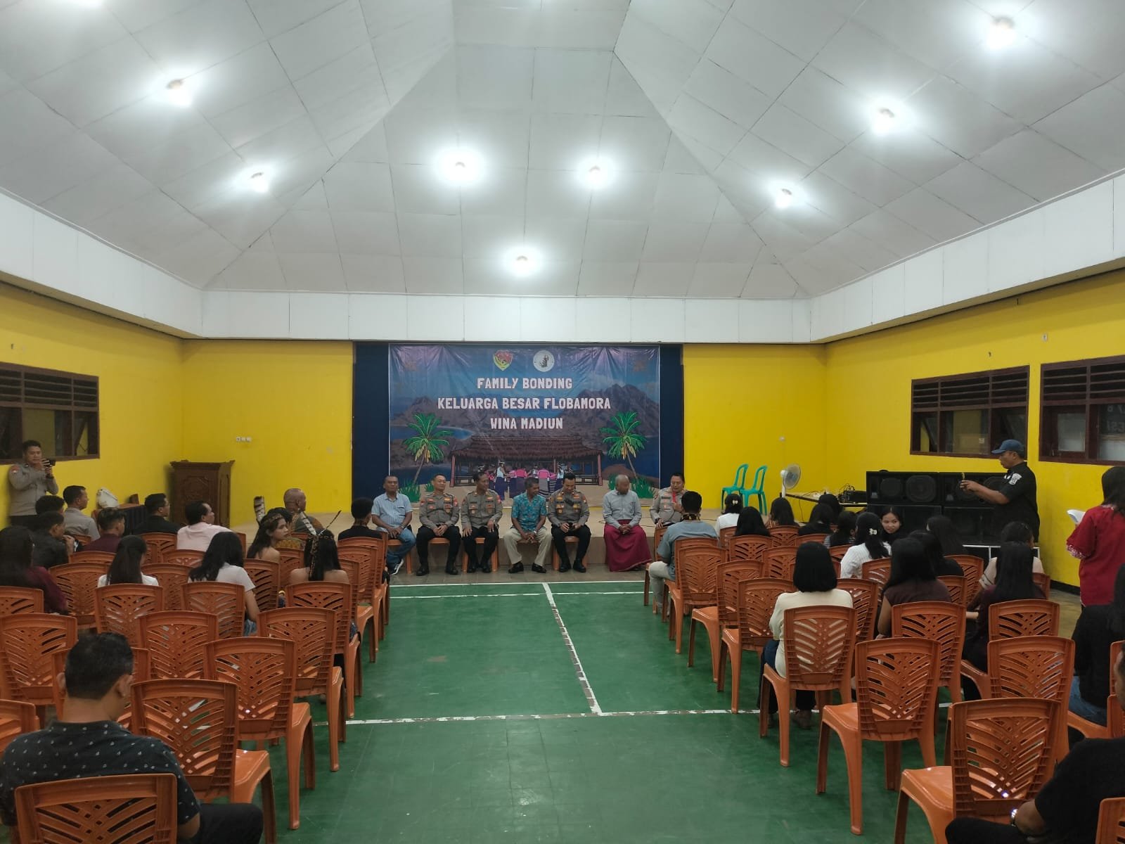 Di aula DPC Golkar , Polsek Taman gelar gas kopling (giat kamtibmas kopi keliling) - Foto : Zack,NewsTujuh