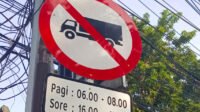 Warga Desak Dishub Pasang Rambu Jalan di Karangbong–Buduran, Kendaraan Berat Dinilai Sebabkan Kemacetan dan Ancaman Keselamatan. (Foto: Zack, NewsTujuh)