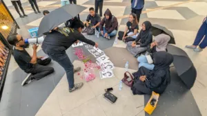 Aktivis Madiun Tegaskan Perlawanan Tak Boleh Padam di PSC Pada Kamis 25 September 1 Aktivis Madiun solidaritas mahasiswa dan masyarakat, perjuangan menuntut keadilan. (Foto : NewsTujuh)