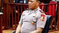 Komandan Batalyon Resimen IV Kompol Kosmas K Gae ketika mengikuti sidang kode etik di gedung TNCC Mabes Polri,Rabu malam ( Foto: Dok DivHumas Mabes Polr