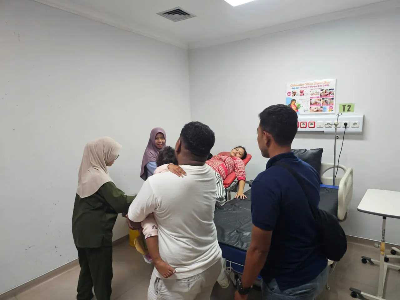 AKSI HEROIK: Prajurit Yonif 501/BY Menolong Ibu yang Hendak Melahirkan di Tengah Perjalanan 1 AKSI HEROIK: Prajurit Yonif 501/BY Menolong Ibu yang Hendak Melahirkan di Tengah Perjalanan