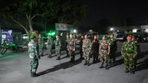 Patroli Gabungan TNI, Kokam, dan Banser Jaga Kondusivitas Malam Minggu di Boyolali 1 Sinergi TNI dan Komponen Masyarakat Wujudkan Keamanan Akhir Pekan. (Foto: Nugie, Newstujuh)